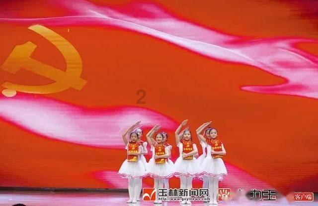 蜡笔小新兄妹春节大拜年
